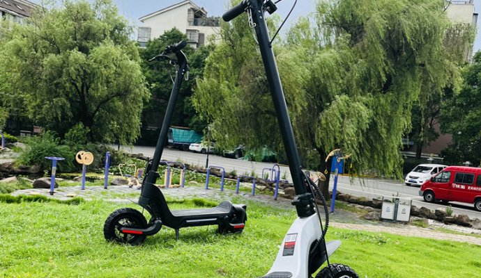 魯渝能源電動(dòng)滑板車(chē)無(wú)線充電方案